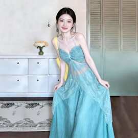 度假风薄荷绿套装女2026夏新款蕾丝拼接挂脖吊带上衣阔腿裤两件套