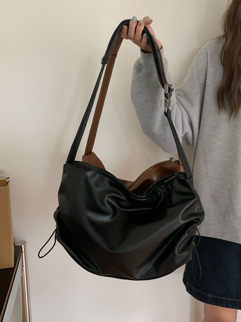 Versione coreana per le donne con grande capacità, nuova borsa tote plissettata 2024, tracolla larga casual di alta qualità per pendolari_voghion.com