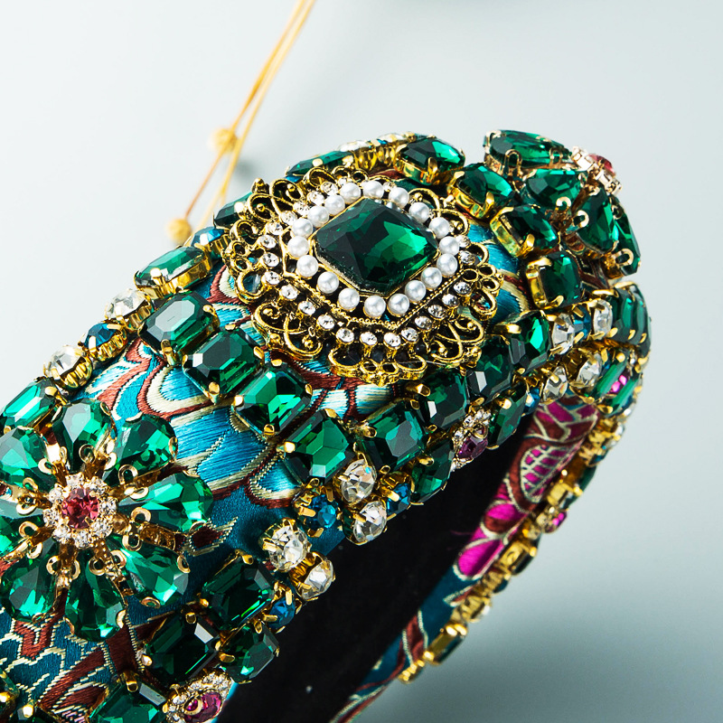 Title 6, Bordado de Esponja Gruesa con Borde Ancho y Cue...