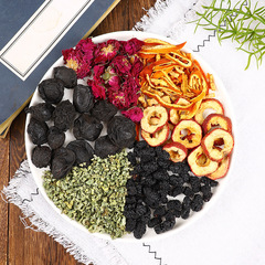 Black plum, hawthorn, lotus leaf tea, Anhui herbal tea, summer cold brew fruit tea, dark plum soaked in water, tangerine peel and mulberry tea