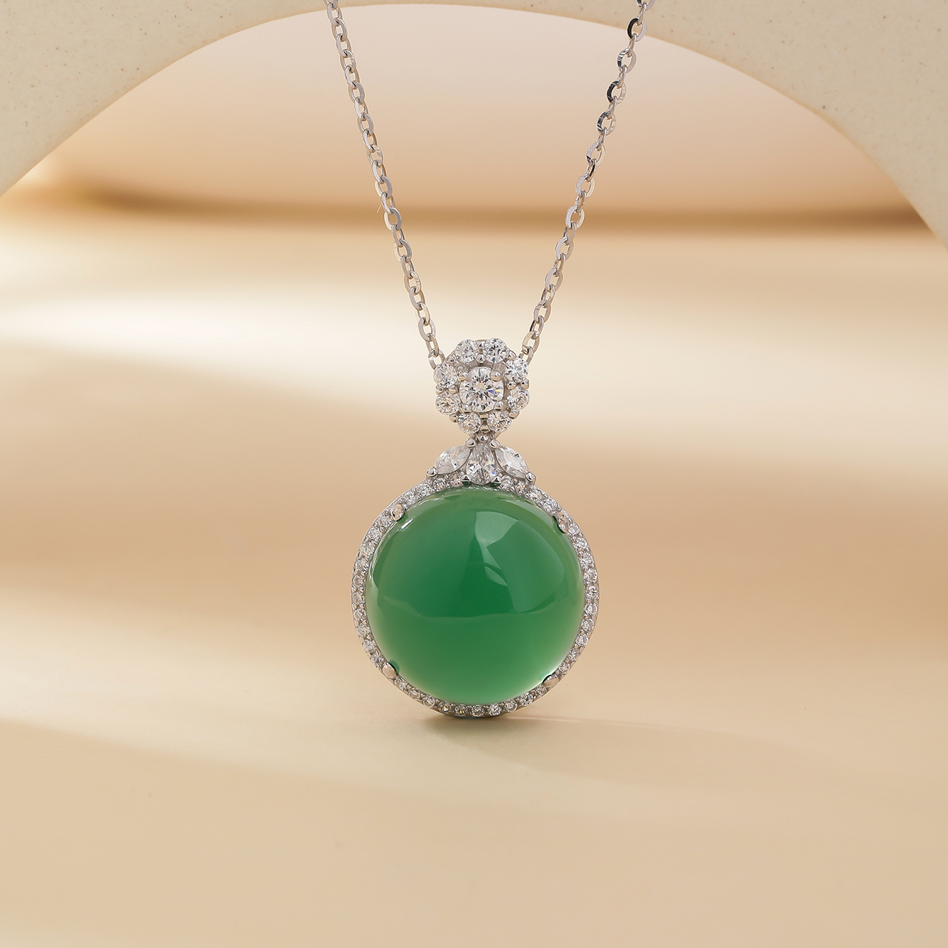 S925 plata de ley de alta calidad diamante con incrustaciones de calcedonia verde natural collar de fideos de huevo nuevo estilo chino cadena de clavícula de todo fósforo