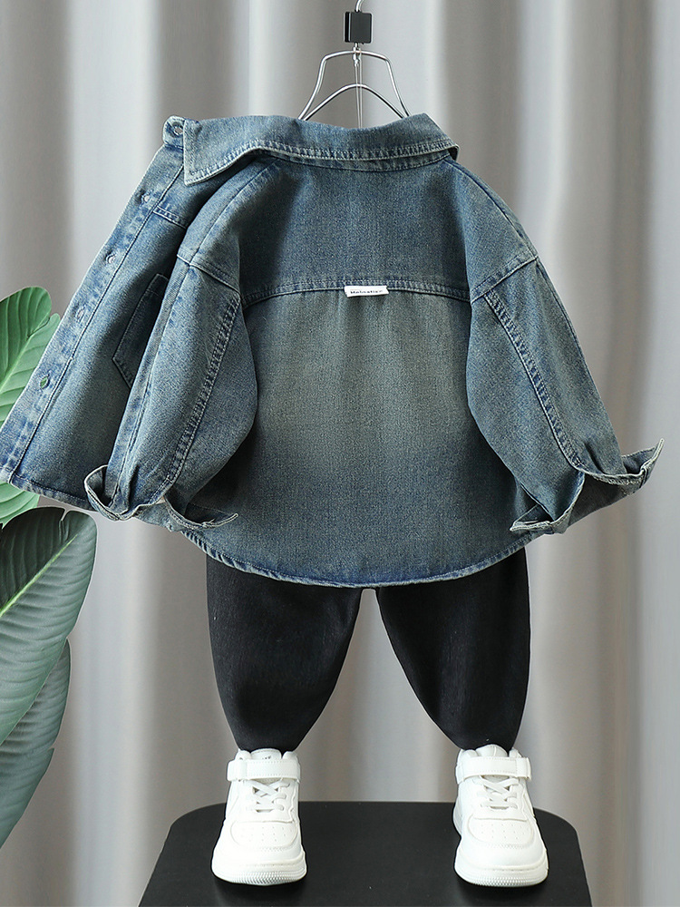 5771 camisa de mezclilla para niños 2024 otoño nuevo estilo chaqueta de bebé espalda camisa de mezclilla de etiqueta blanca para niños estilo de moda