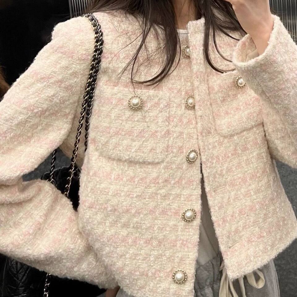 Áo khoác cardigan nữ dệt kim dáng ngắn cổ tròn cài khuy ngọc trai tay dài — Màu hồng (bán trực tiếp tại nhà máy)