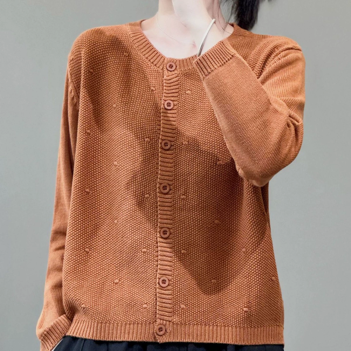 Ретро художественная однотонная шапка с круглым вырезом вязаный кардиган свитер 2024 простой Универсальный уменьшающий возраст свитер для похудения пальто