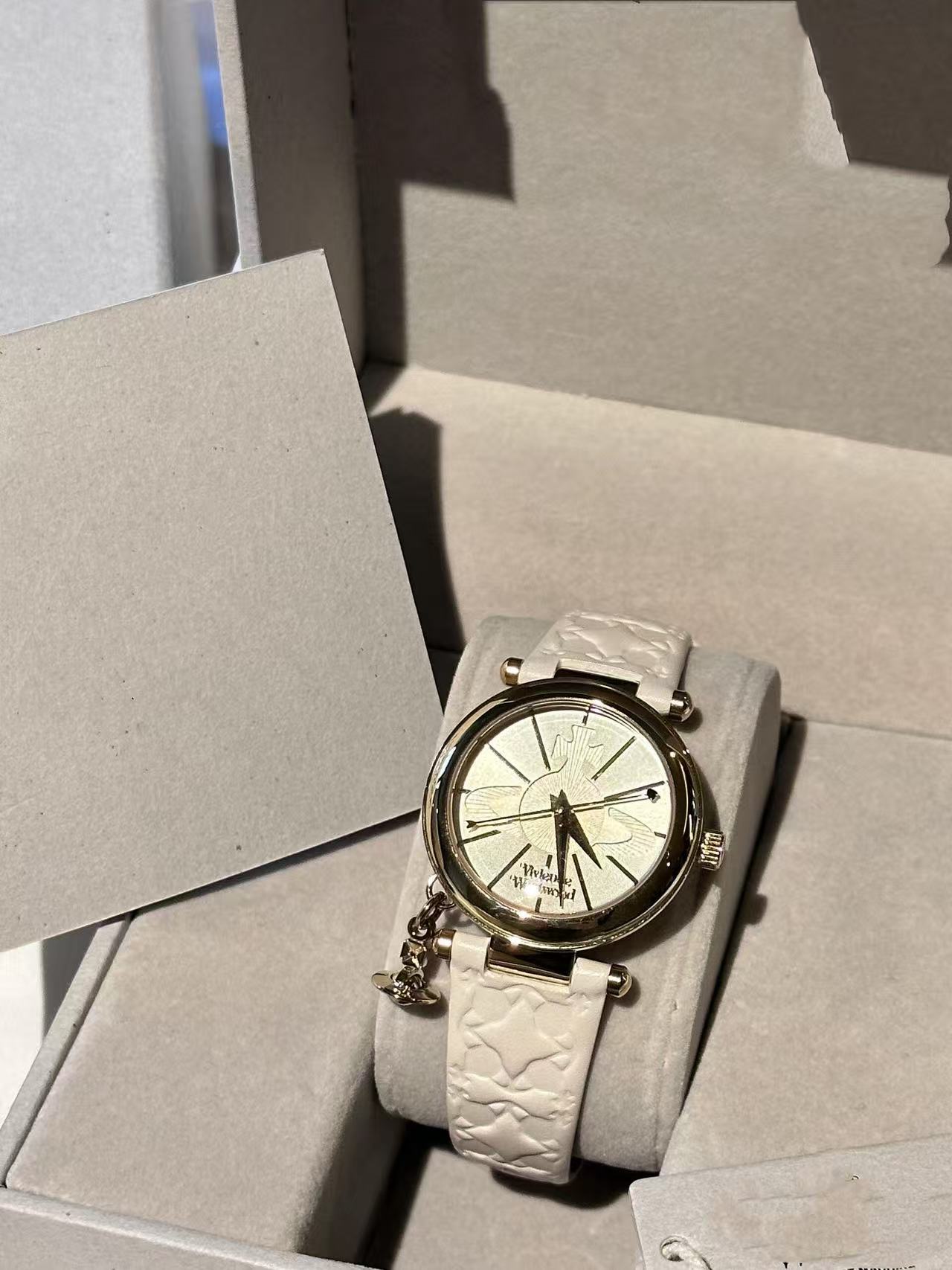 31vva+ counter gift box