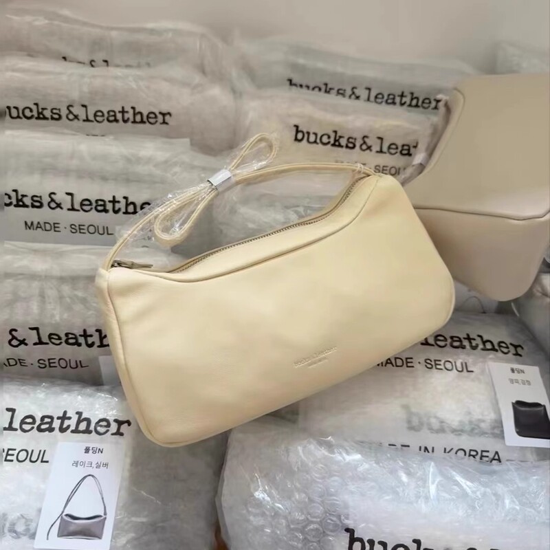 South Korea Niche Bucks & leather Underarm Bag Korean 2024 Lambskin Simple All-match Shoulder Bag for Women South Korea Niche Bucks & leather Underarm Bag Korean 2024 Lambskin Simple All-match Shoulder Bag for Women