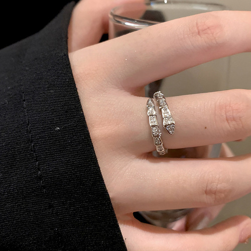 High-end sparkling diamond snake-shaped ring women's niche design open index finger ring cold style fashion personalized ring trend