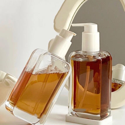 AM Fuyu Manpu mismo estilo 150g botella de limpiador facial presionando esencia loción botella de vidrio cosméticos sub-embotellado en stock