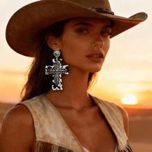 �����LƤ�ﱪ�yʮ�ּܶ��hinsС���OӋ�Џ͹�ƴ�Ӷ�羳������