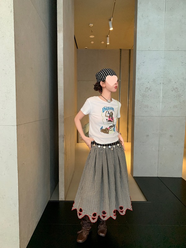 ル・ルージュ 周美梅 【9日20時新作】ラウンドネック レトロポートレートレタープリント半袖Tシャツ|undefined