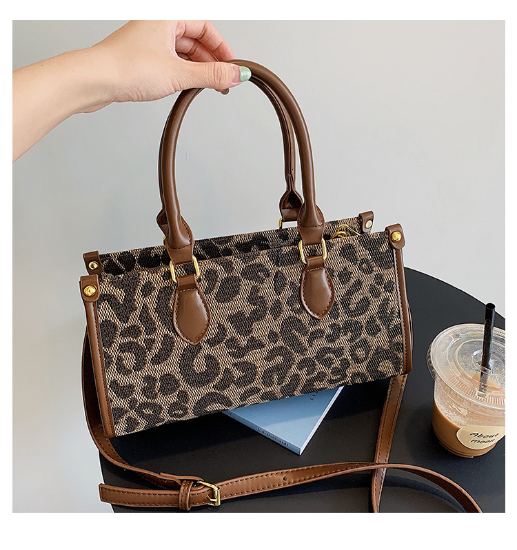 Large-capacity Handbags Bags 2021 New Fashion Niche Design Messenger Leopard Print Texture Portable Large Bag display picture 8