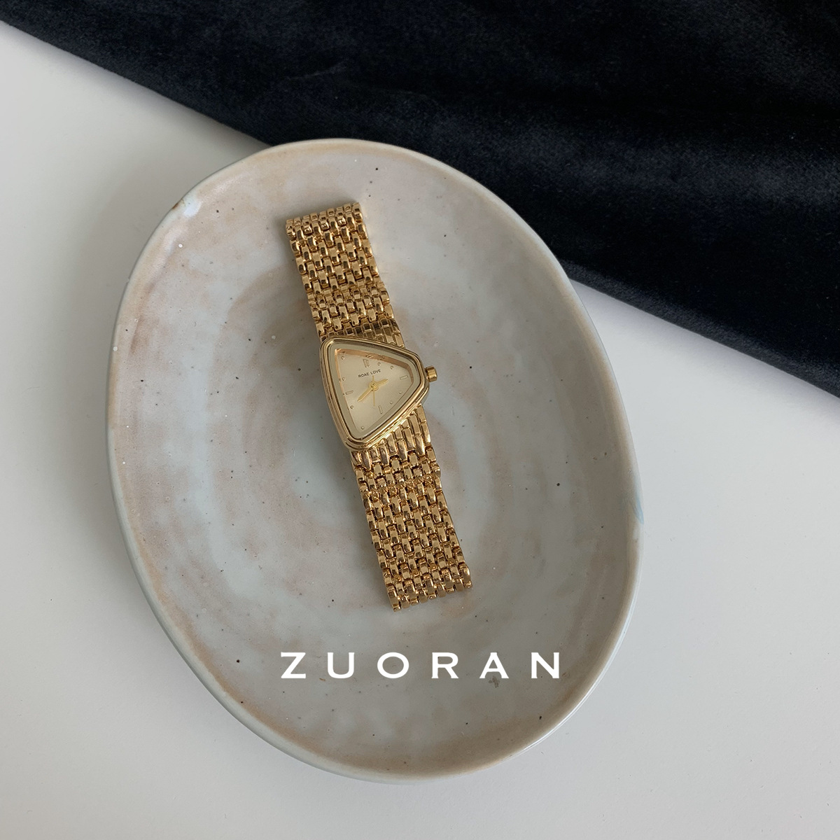 ZUORAN軽豪華高級感異形文字板銀色精緻気質百合通勤女性石英腕時計O45