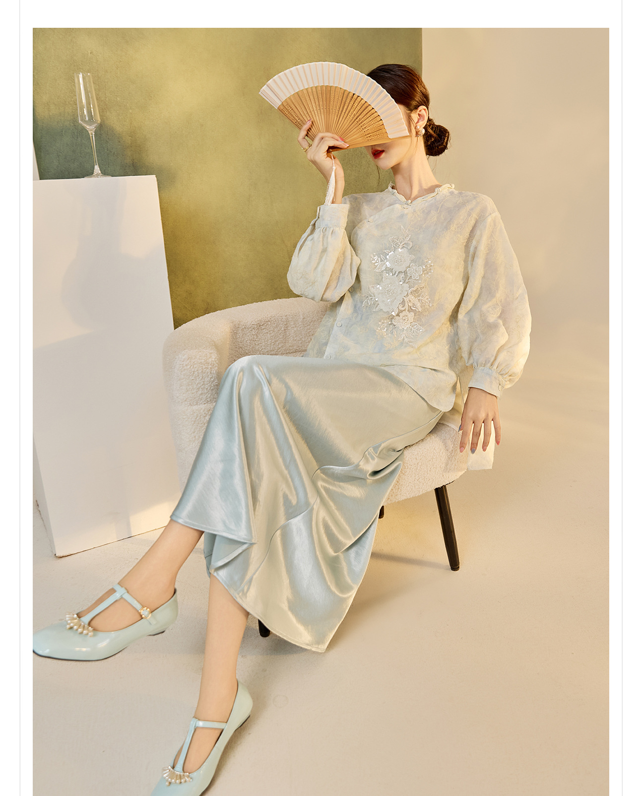 Áo sơ mi thêu phong cách retro đầu thu 2026, cổ chéo nghệ thuật, phong cách Tân Trung Hoa — màu xanh nhạt chi tiết 8