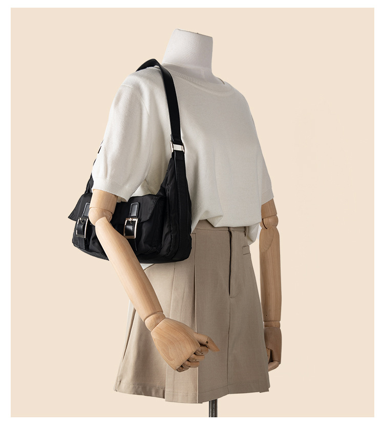 Borsa a tracolla in nylon versatile casual per ragazze di alta qualità, multitasche per motociclette da donna con una moda di nicchia, nuova_voghion.com