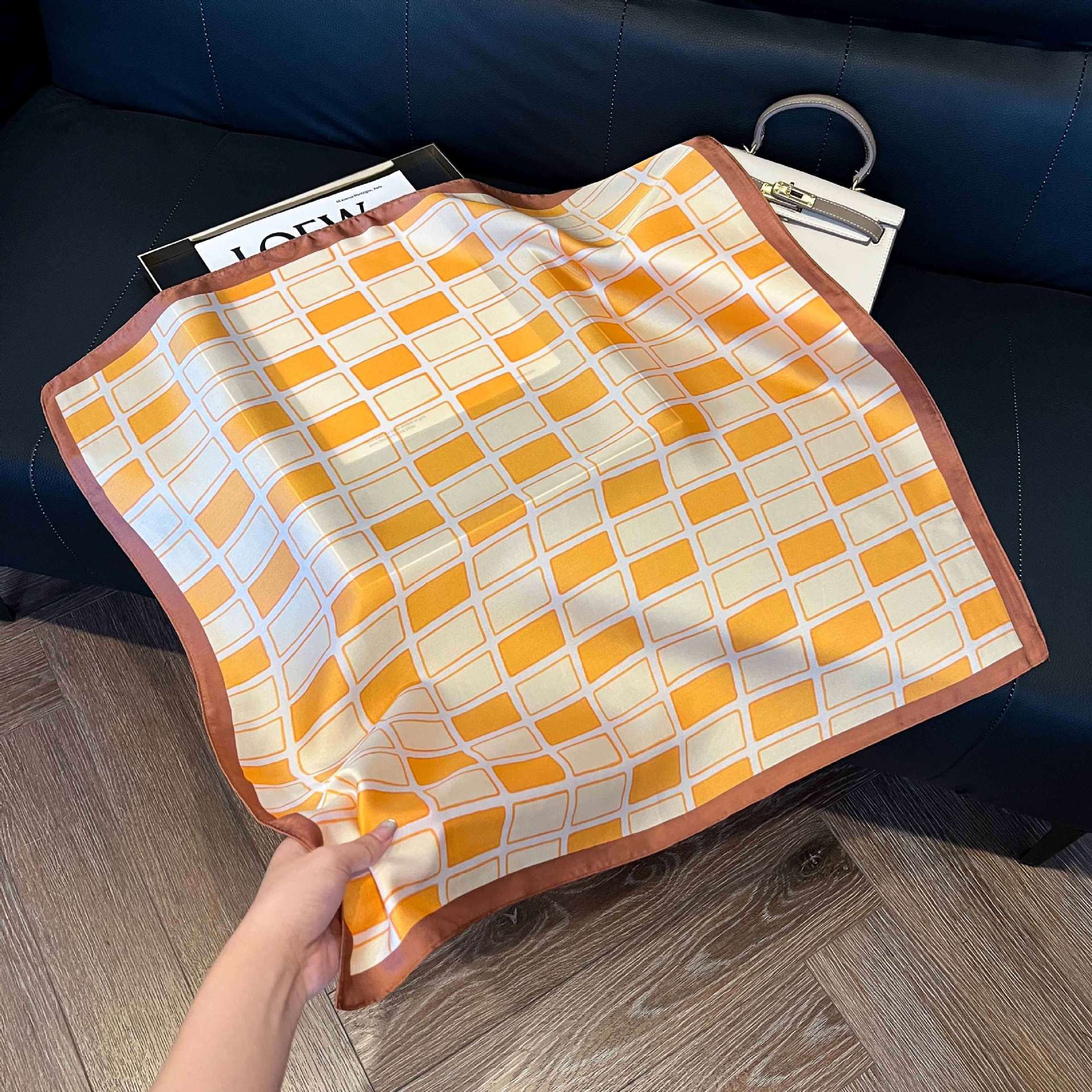 Transfronterizos nuevos bufandas de seda azul de alto nivel de seda cuadrada de simulación bufandas de moda de decoración de moda de combinación bolsa correa de pelo bufandas profesionales