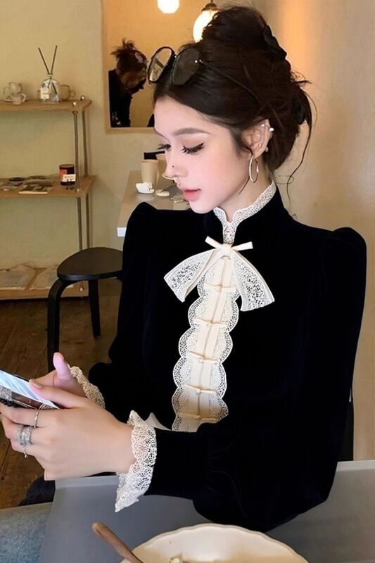 New Chinese-Style Black Velvet Top for Women, 2025 Autumn and Winter Collection, Elegant and High-End, Very Beautiful, Retro Button-Up Chinese-Style Shirt