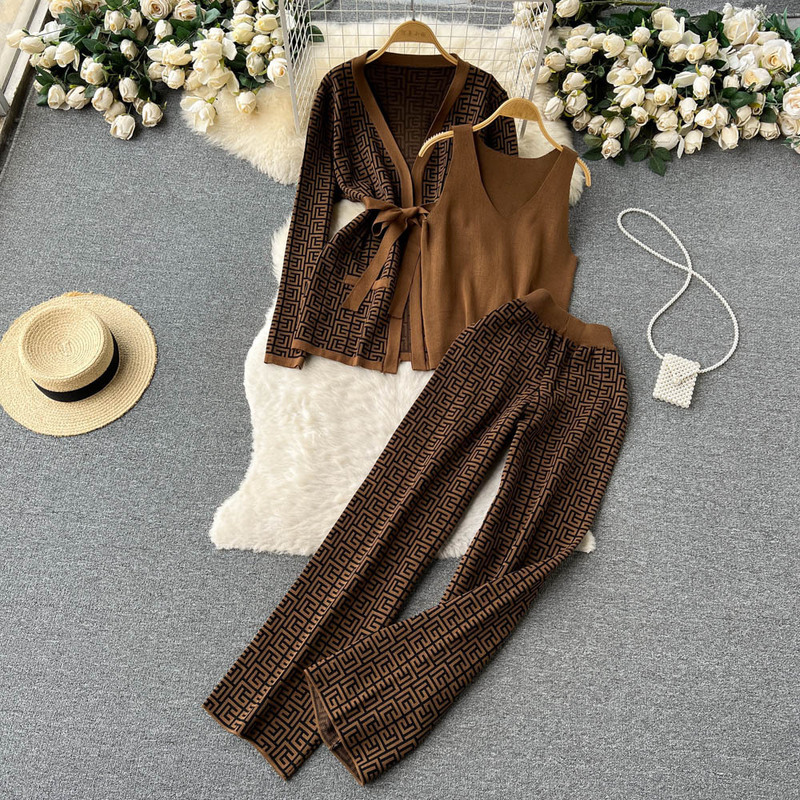 European and American style printed casual suit women's shawl coat + V-neck bottoming sweater + wide leg trousers three-piece set
