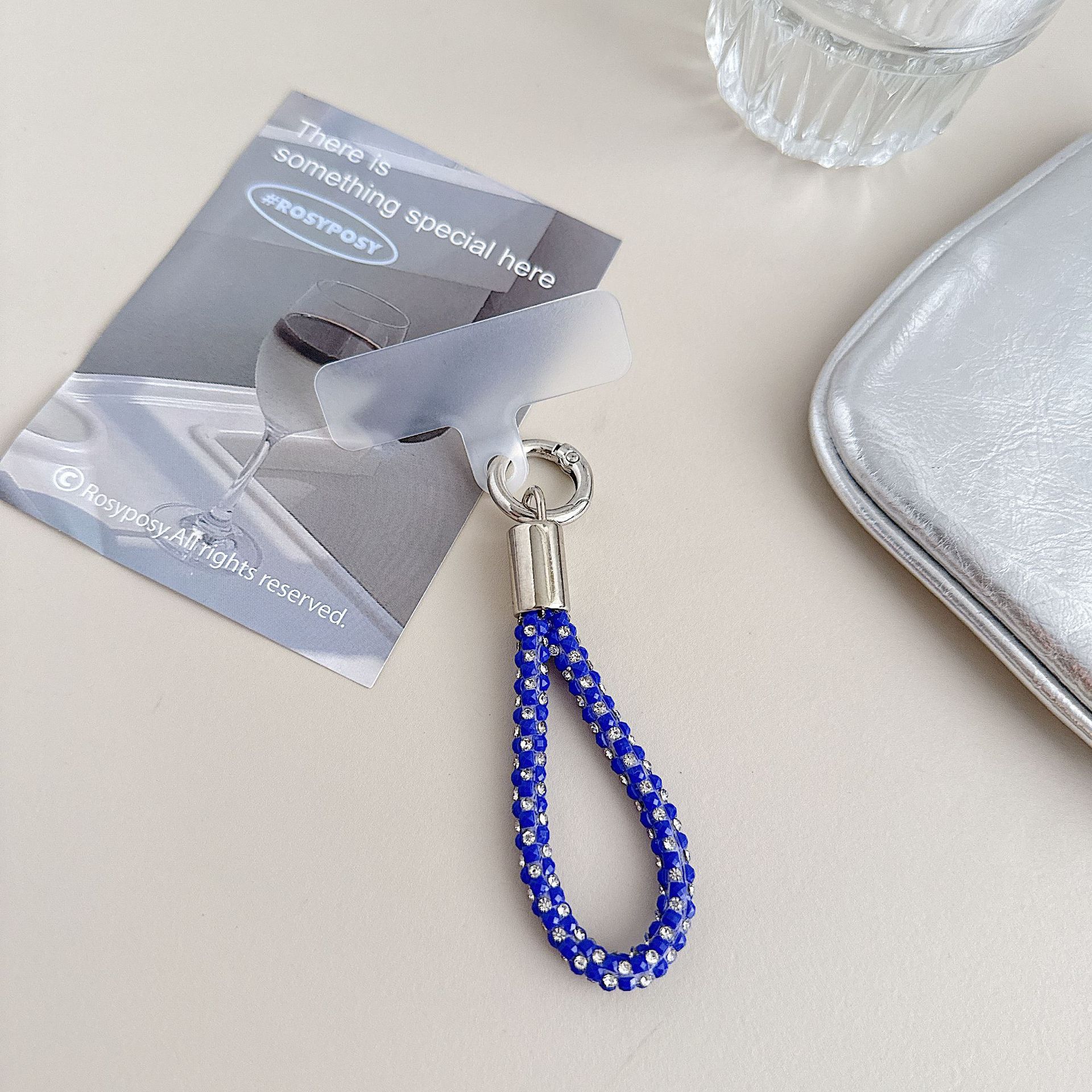 Cadena colgante de teléfono móvil de alta gama hecha a mano de boutique, sensación femenina de alta gama, lujo ligero, cadena colgante de diamante completo, cadena colgante de teléfono móvil de moda, sección larga y corta