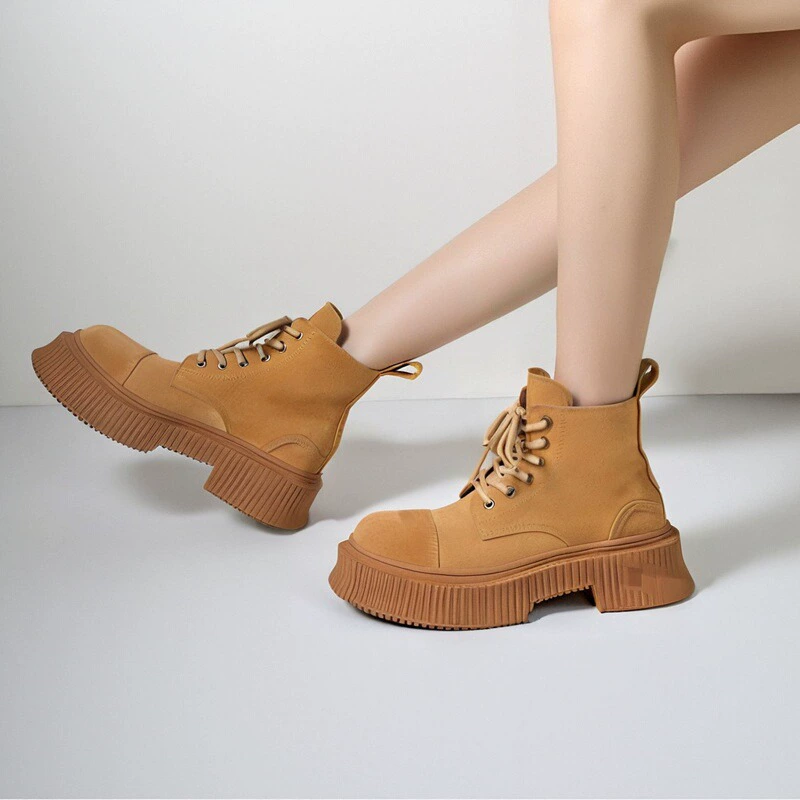 [В том же стиле знаменитостей] 2025 Ботинки с большим носком из воловьей кожи на платформе с толстой подошвой Ботинки цвета ревеня Ботинки Мартин Короткие женские короткие ботинки с ремешками