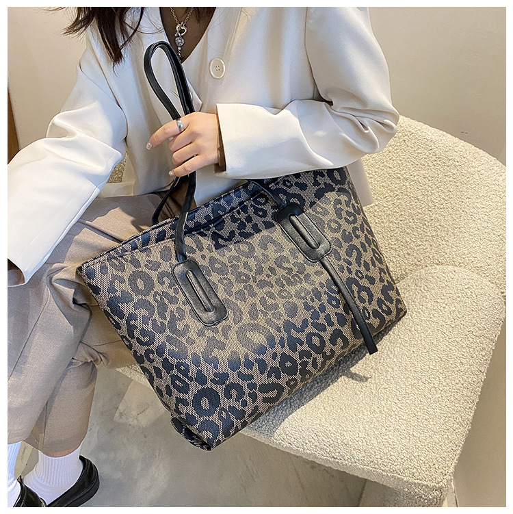 Women's Large Pu Leather Leopard Vintage Style Zipper Tote Bag display picture 7