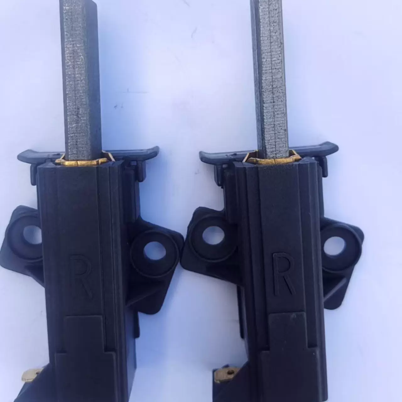 厂家供应黑色塑料件洗衣机碳刷 铜套双拼电机电刷5*12.5*36mm
