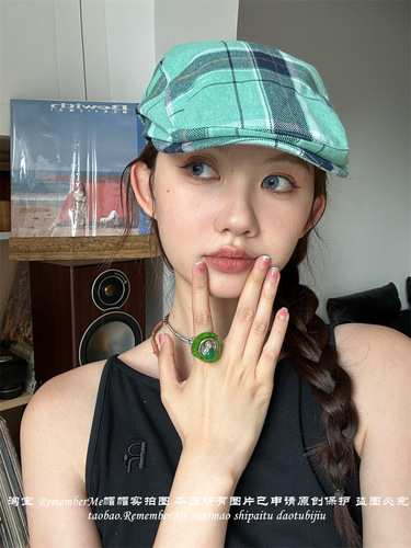 [Dopamine Outfit] The same hat as the Little Bear during the day, a thin forward hat, and a beret worn backwards to look whiter and brighter