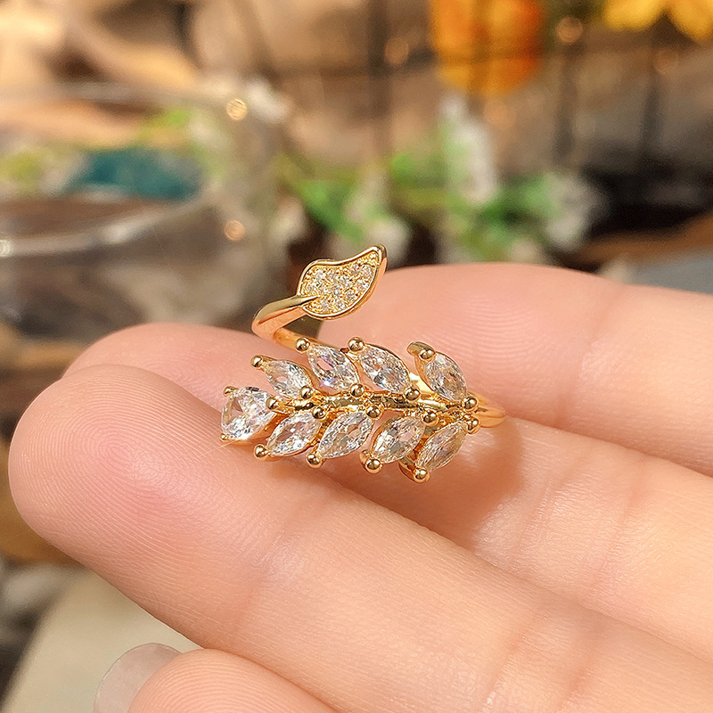 Sparkling Zircon Leaf Ring For Women Adjustable Open Design_voghion.com