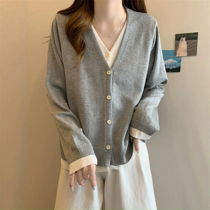Plus-size women's faux two-piece V-neck knit sweater, loose and slimming, covers the belly, regular shoulder top, cardigan Plus-size women's faux two-piece V-neck knit sweater, loose and slimming, covers the belly, regular shoulder top, cardigan