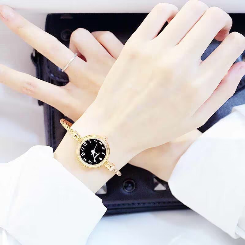 Local gold and black plate [arabic noodles]