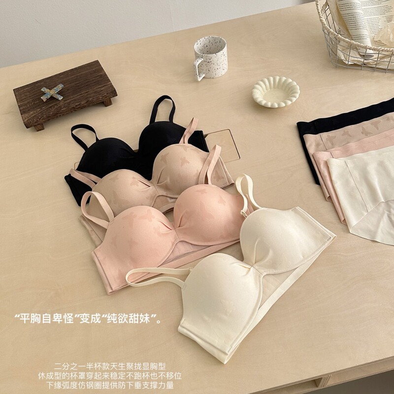Soft and Plump Half-Round Cup Bra for Small Busts, Comfortable and Supportive, Medium-Thick Women's Bra Soft and Plump Half-Round Cup Bra for Small Busts, Comfortable and Supportive, Medium-Thick Women's Bra
