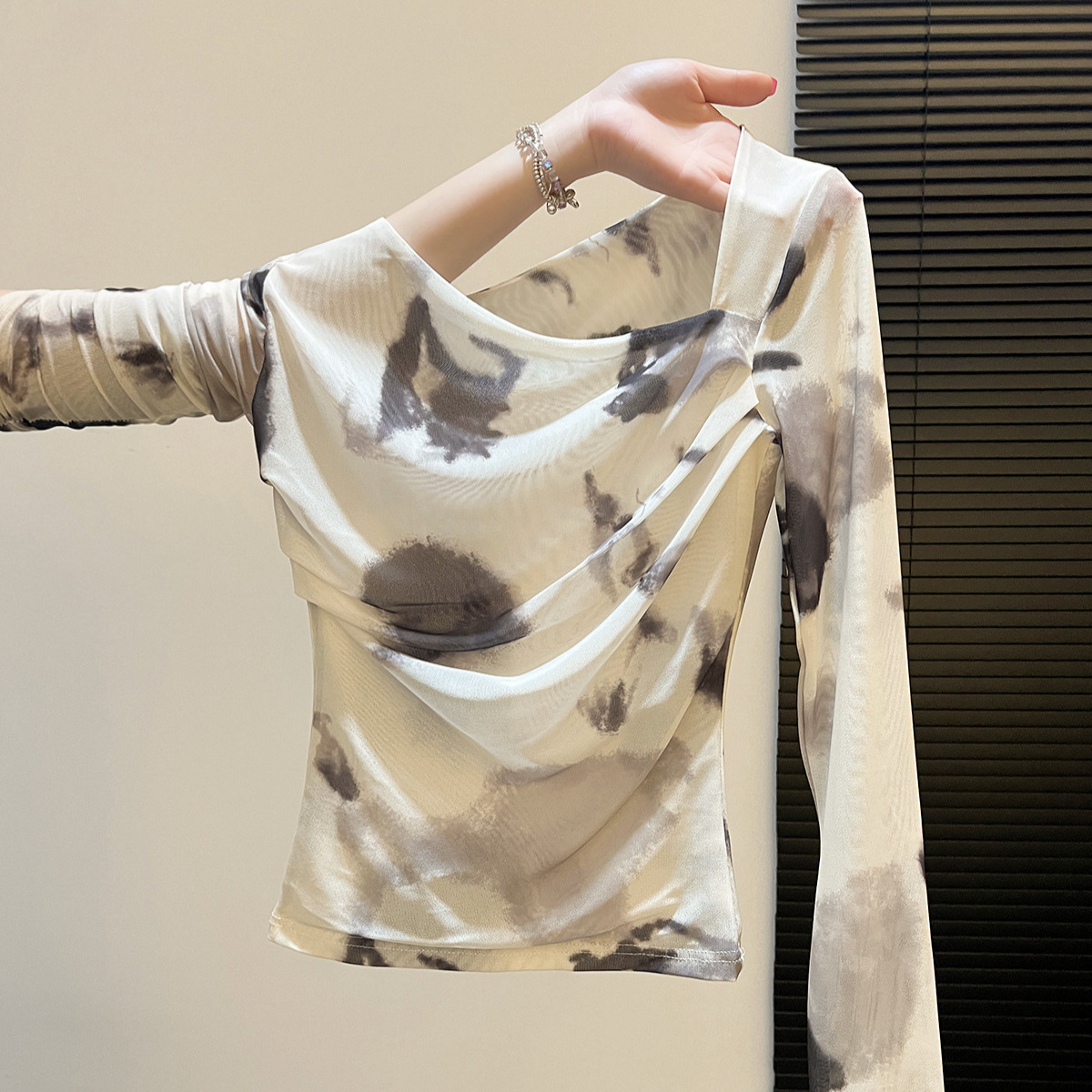 Fashion New Cool Sun-Protective Shirt with an Asymmetrical Neckline, Tie-Dye Unique Long-Sleeve Mesh Top for Women, Socialite Style