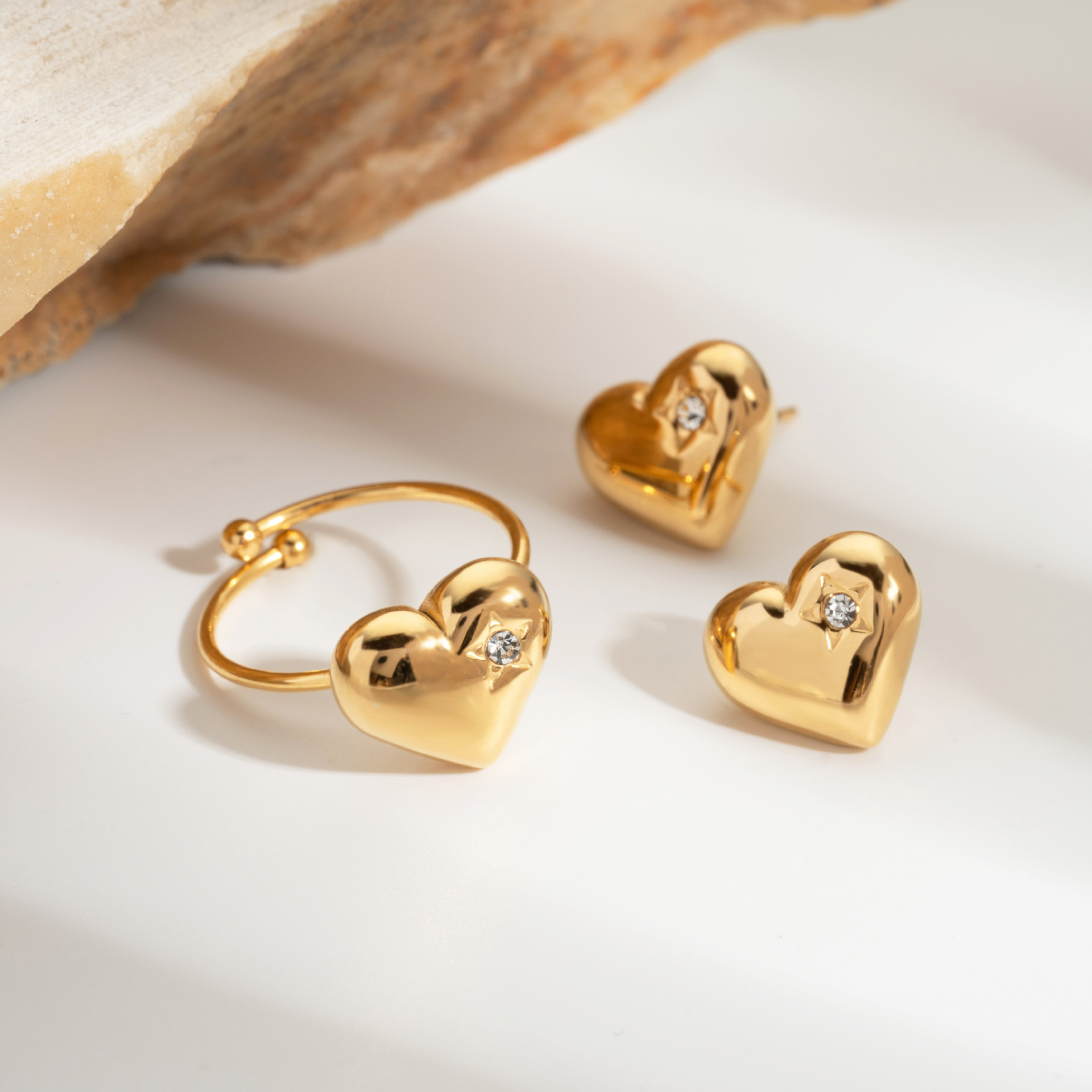 ins stijl sieraden roestvrij staal K goud love stud oorbellen modieus eenvoudig licht luxe zomer dames ring_voghion.com
