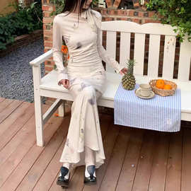 蝴蝶印花系带长袖连衣裙女2025新款纯欲设计感收腰显瘦长裙子