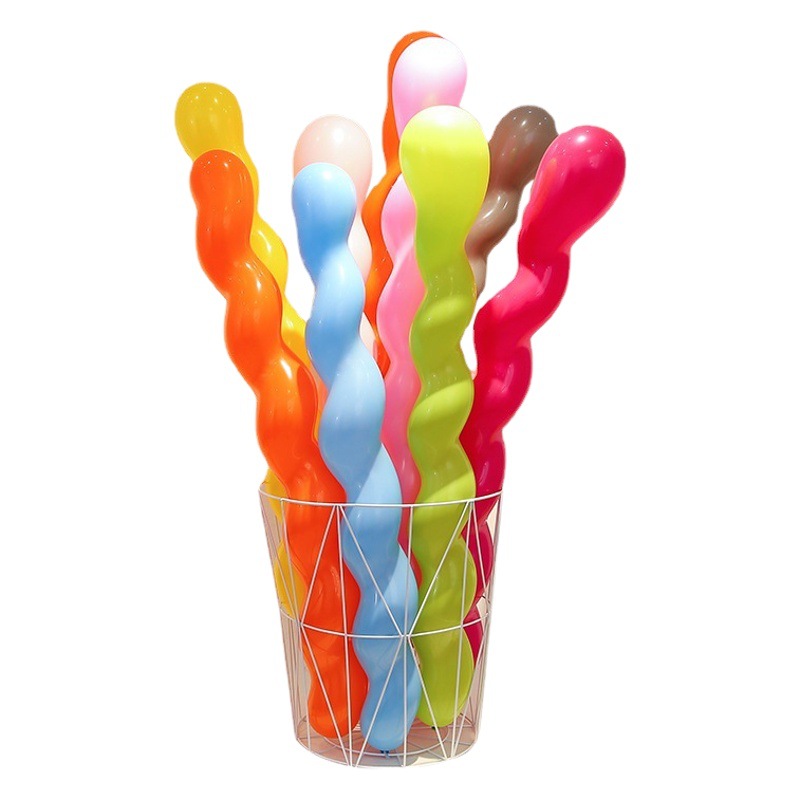 El globo espiral de la torsión del tornillo de Dragon Ball se puede llenar con el helio que flota vacío