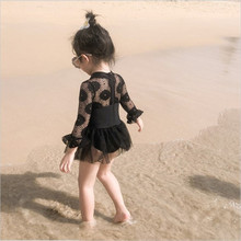 女童泳衣2024夏季新款女宝宝韩版网红款黑色防晒长袖蕾丝连体泳装