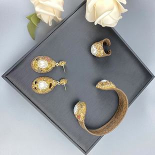 �ﶬ��ƷƤ�|���b�ֹ��M��OӋ�Ƕ��Ȼ��ˮ����߶˴��S��ֱ��