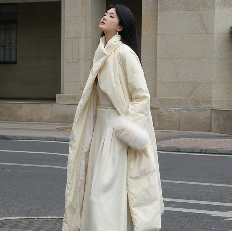 High-End Designer Long down Coat with Fur Sleeves for Women, 2025 Winter Fashion, Waist-Cinching, Elegant White Duck down Coat, Trendy