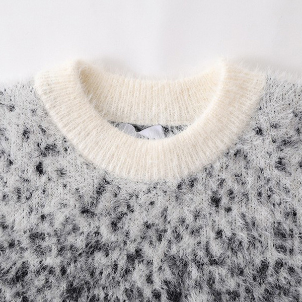 Autumn sweater with a round collar