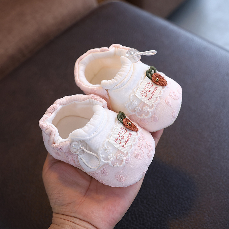 Cross-border wholesale soft-soled spring and autumn cotton shoes for baby girls, breathable and foot-protective, non-slip, for 0-1 year old babies before learning to walk Cross-border wholesale soft-soled spring and autumn cotton shoes for baby girls, breathable and foot-protective, non-slip, for 0-1 year old babies before learning to walk