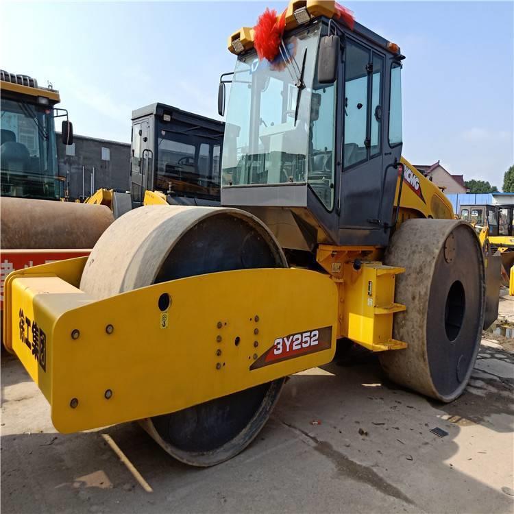 徐工3Y252压路机 二手徐工铁三轮压路机 现场试机
