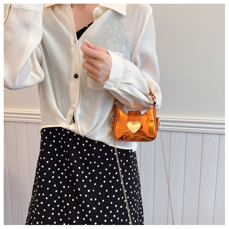 Unisex Pu Heart Shape Solid Color Elegant Streetwear Sewing Thread Square Hidden Buckle Shoulder Bag display picture 1