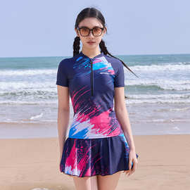 2025夏季新款分体泳衣女高级防嗮保守修身专业运动两件套泳装批发