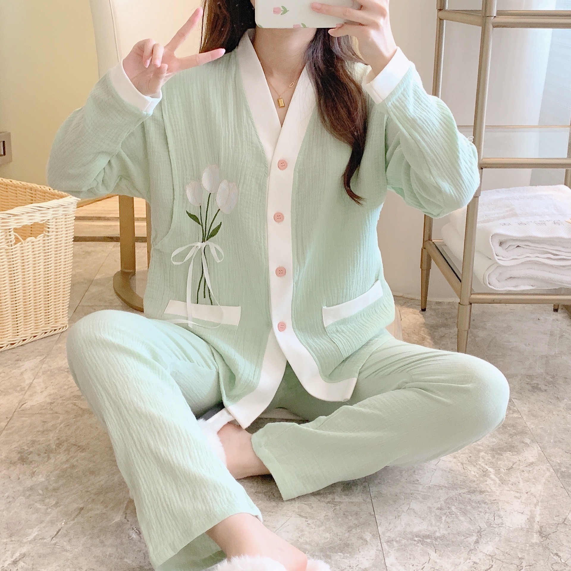 면 크레페 V-넥 녹색 수 놓은 튤립 문 세트 세트