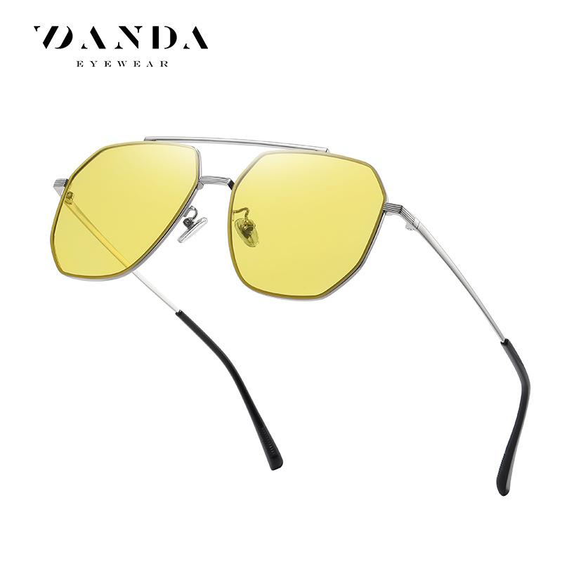 TikTok conductores de transmisión en vivo día y noche gafas de sol de doble uso con cambio de color En stock Generación de nylon polarizado gafas de sol que cambian de color JS8536