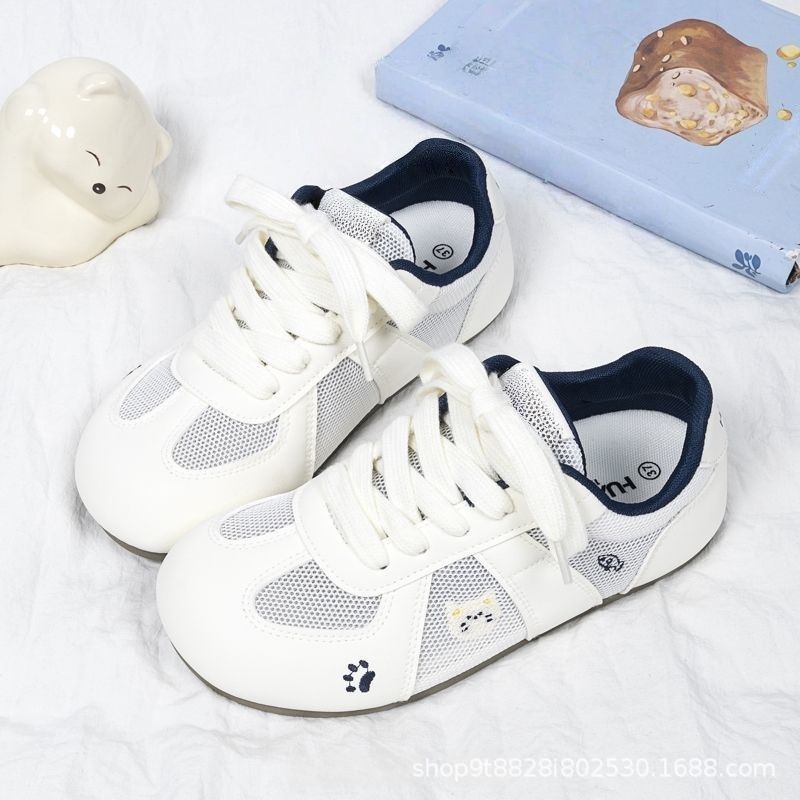Zapatos de malla transpirables de color crema 2026 verano nuevos zapatos blancos ligeros con suela delgada zapatos de skate universales para mujeres