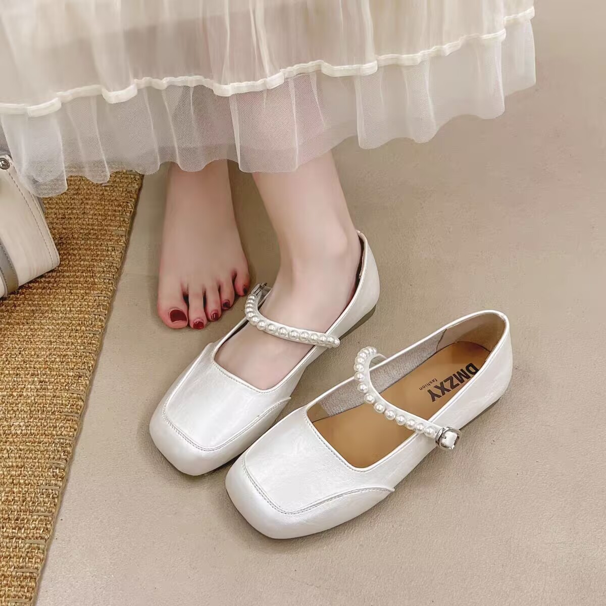 Zapatos de perla franceses de botón de boca superficial para mujeres 2026 verano con falda zapatos suaves de color sólido zapatos planos simples