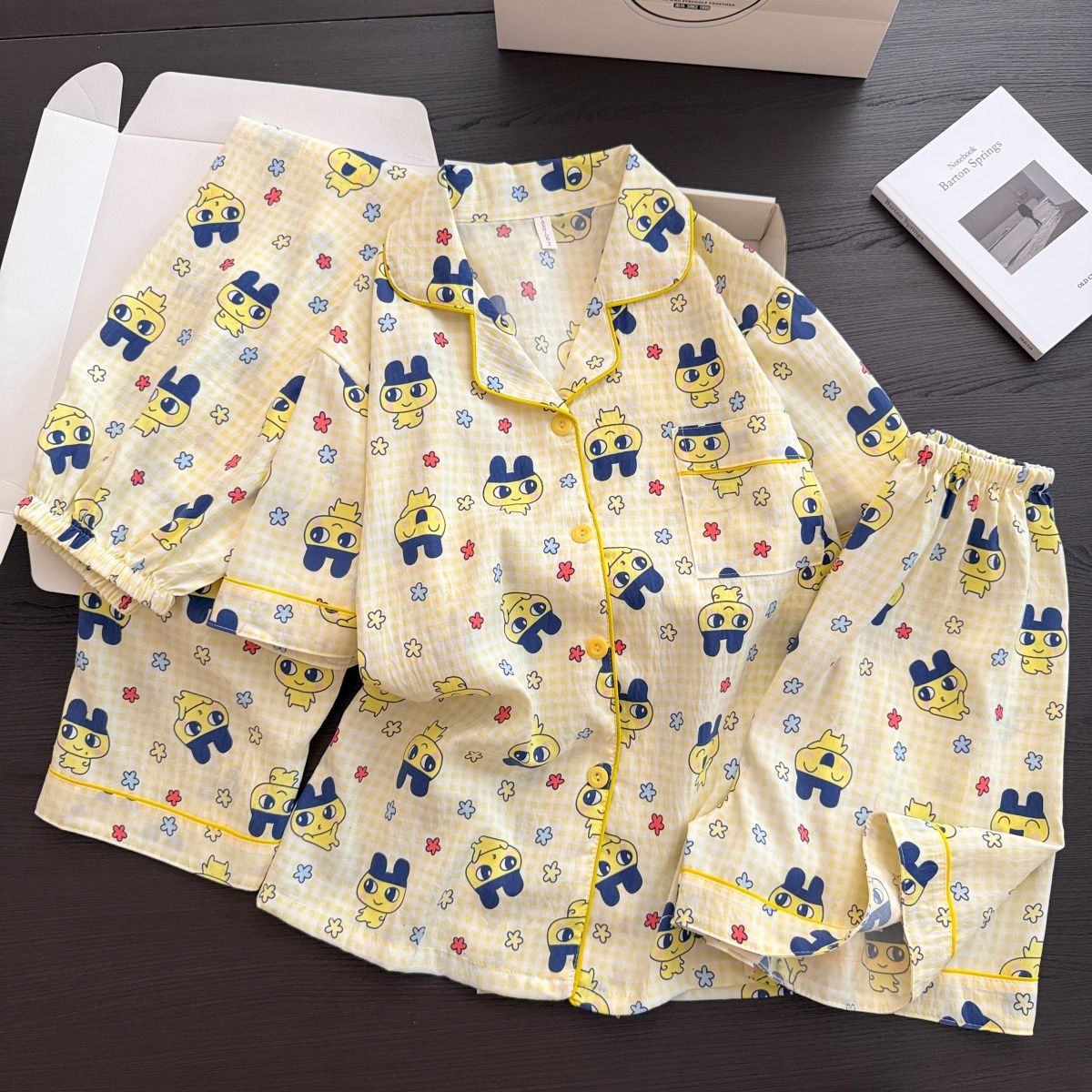 Nube transfronteriza algodón de tres piezas amarillo magui pijamas de mujer adorable con solapa pantalones de mangas cortas set de ropa para el hogar