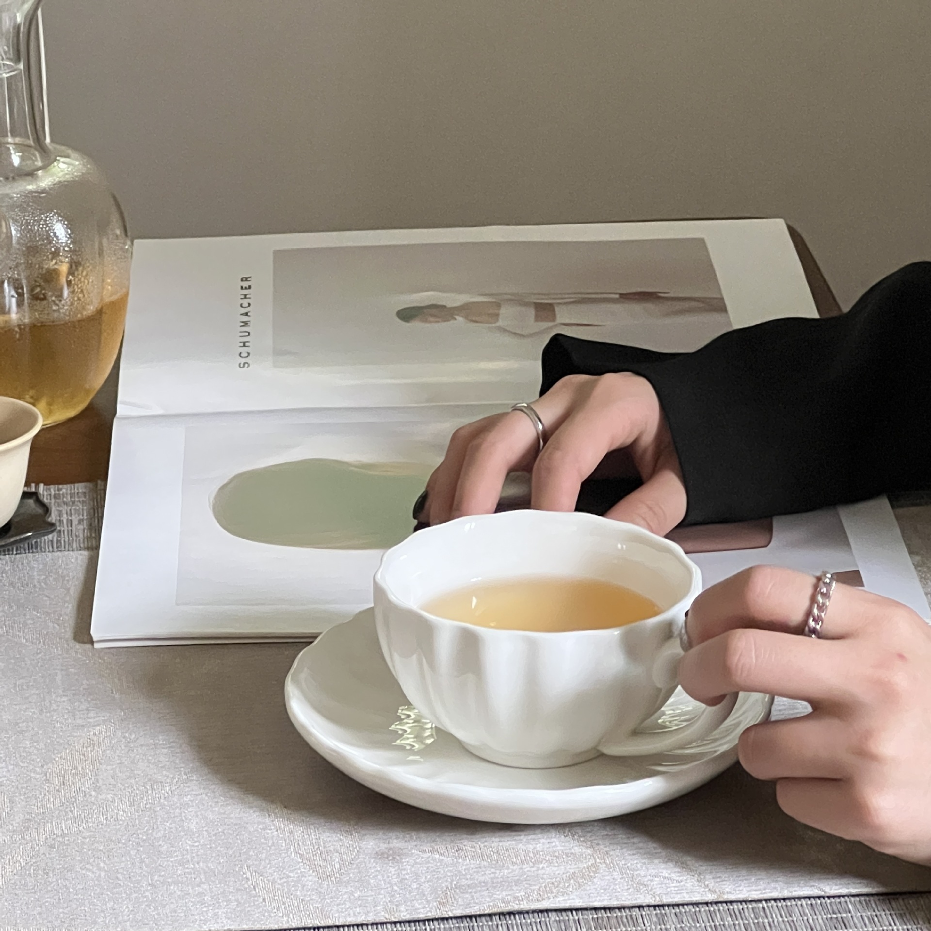 Spot estilo ins simple concha francesa taza de té de la tarde plato en relieve taza de café de cerámica juego al por mayor