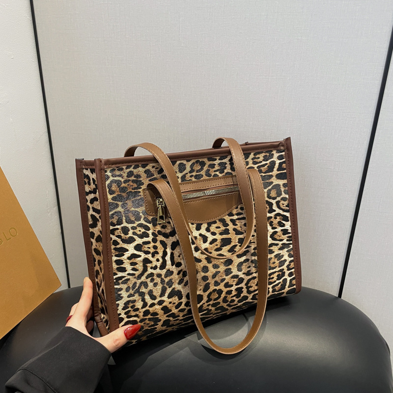 Bolso de gran capacidad de moda de leopardo para mujeres 2024 nuevo estilo de moda de viaje tote nicho diseño de hombro mochila