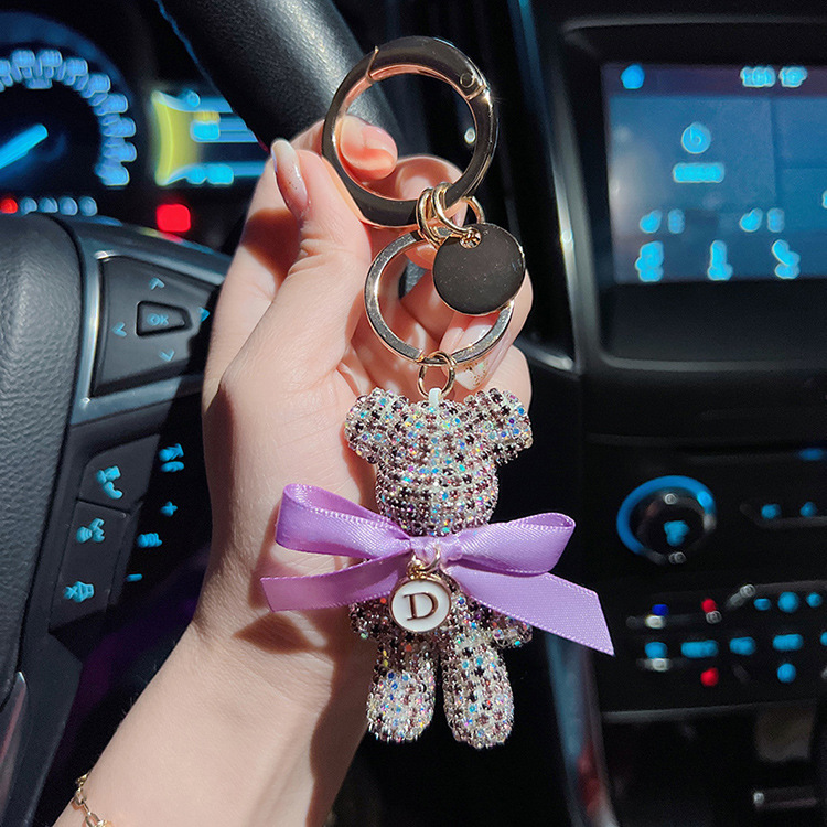 ファッション満ドリル中号暴力熊自動車キーホルダー創意アルファベット大円バックルキーホルダーストラップ